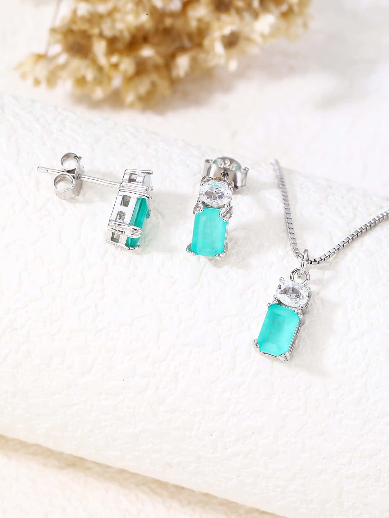 Joyería de plata de colores: consejos de estilo y compra