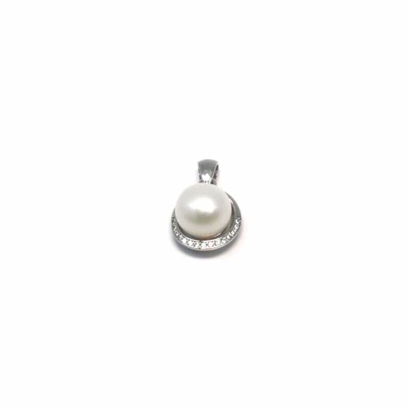 Piedra blanca con cuentas colgante de plata 1