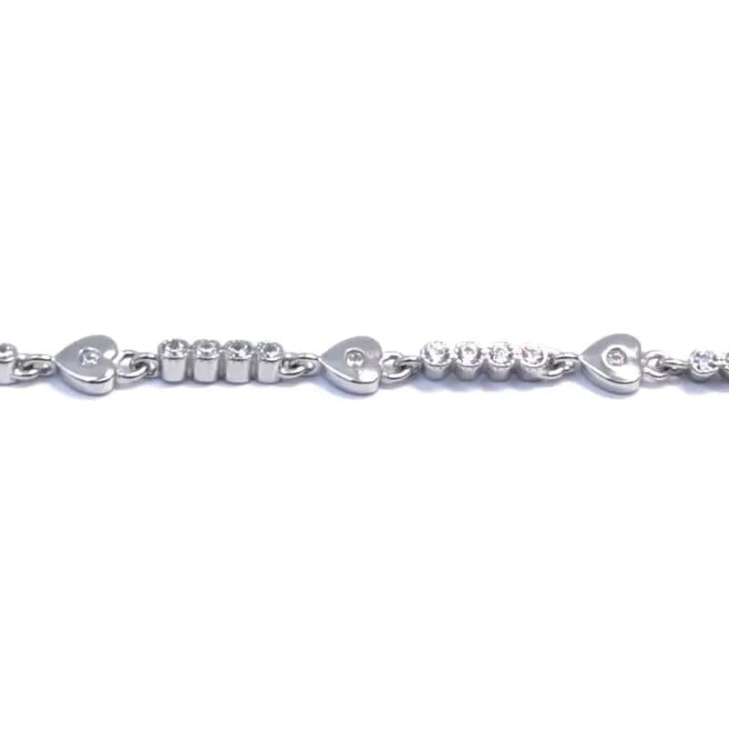 Silbernes Armband mit Herzmotiv aus weißen Steinen 1