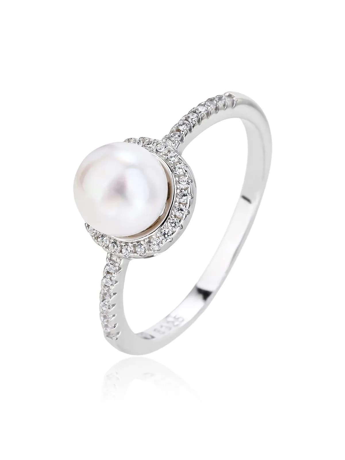 Elegant silver ring with a white pearl and cubic zirconia 1