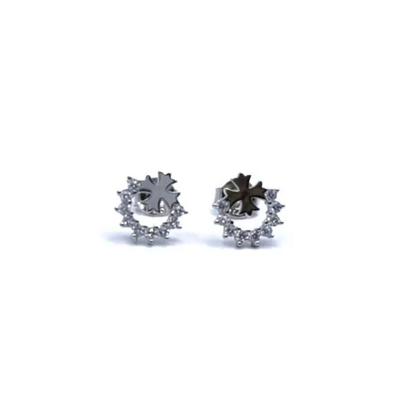 Pendientes de cruz de Malta de plata con piedras blancas